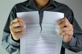 Завещание оформленное при наследнике будет недействительным?