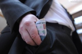 О доходах каких чиновников можно узнать на сайте Роскомнадзора? 
