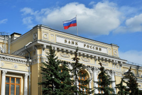 ЦБ объявил, что ограничивает банковские переводы за рубеж ФЛ другим людям