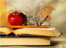 Каждый третий выпускник края планирует поздравить бывших преподавателей с 1 сентября!